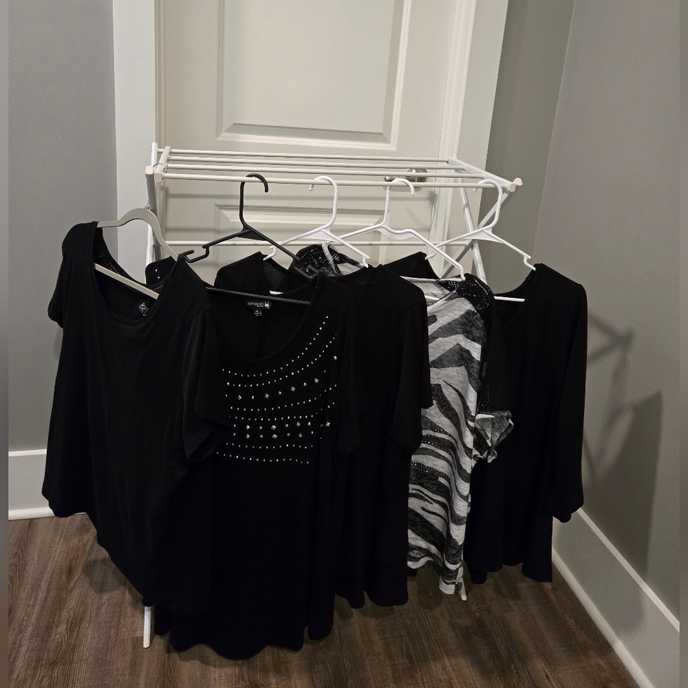 Black Short Sleeve Tops Size 2X.
